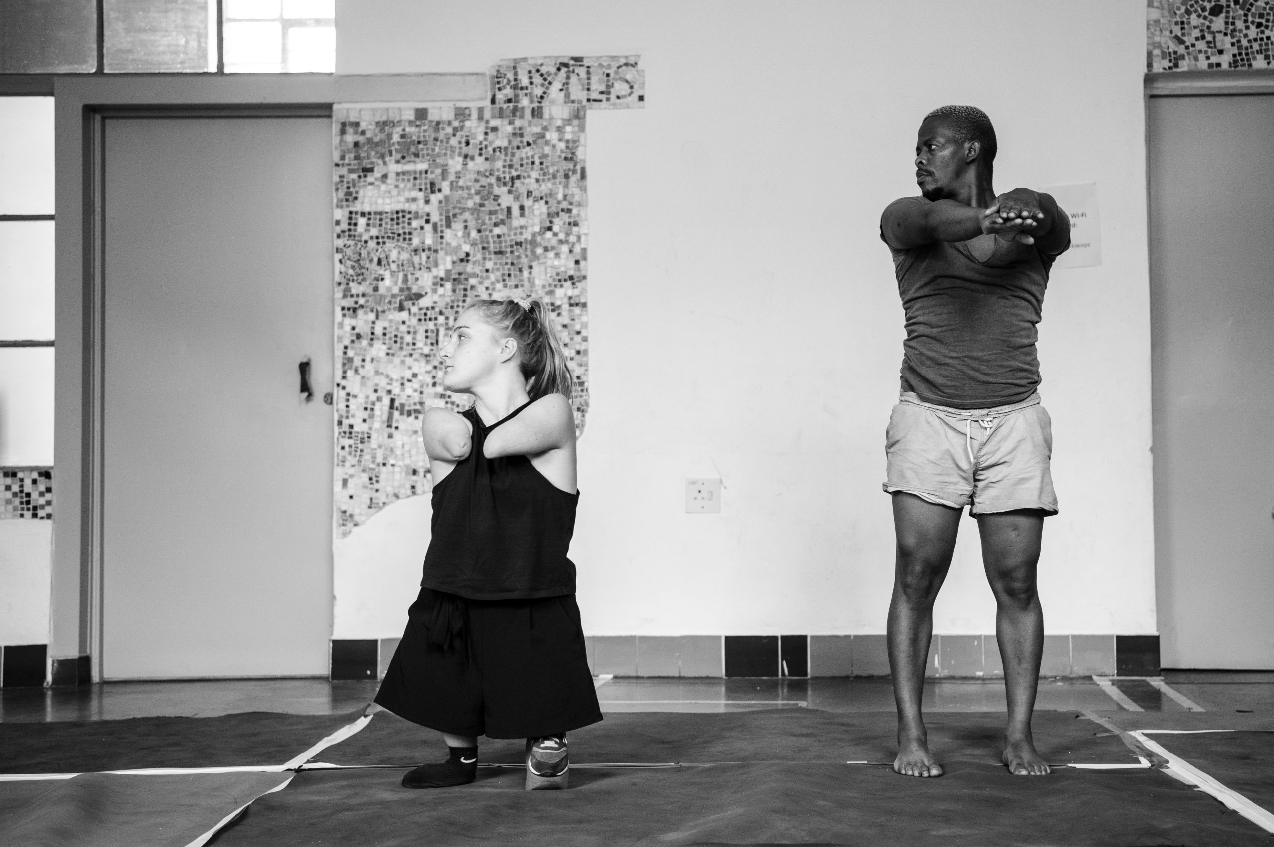 Repetitiebeeld Body Moves met Eva Eikhout en Thapelo Kotlolo